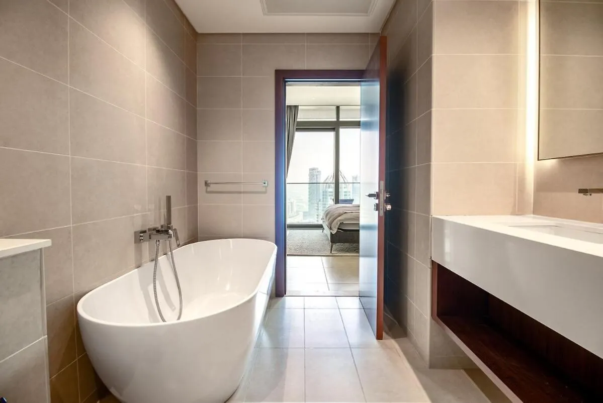 ドバイLuxury Marina Gate 3Br With Stunning Marina Viewsアパートメント ドバイ